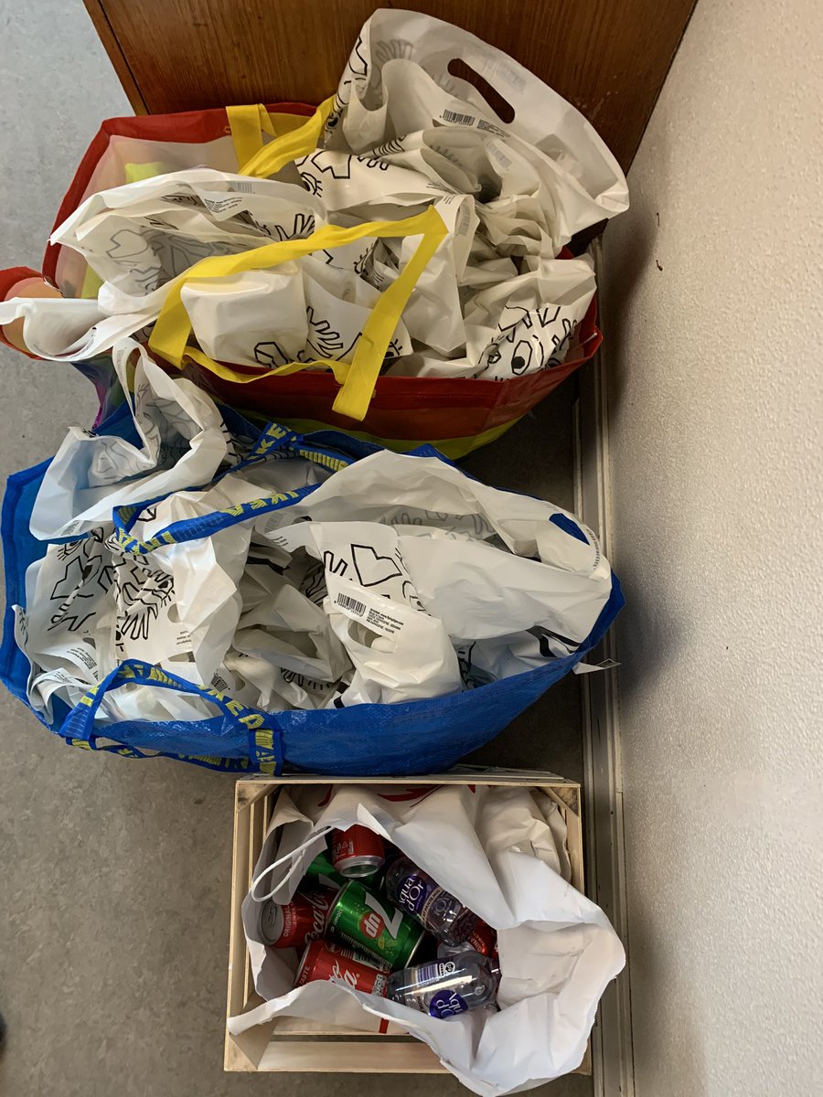 Loot (snacks) for an online birthday party are handed out before the weekend. My students are more inventive and cozy than you might think. #Covid_19 #gammelgaardsskolen