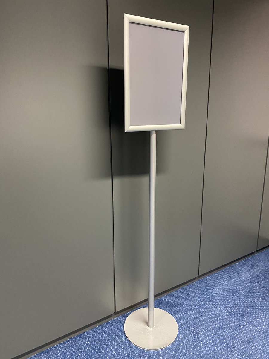menoorbv's tweet photo. Op zoek naar een oplossing voor tijdelijke mededelingen? Wij leveren verplaatsbare standaards met klik lijst, en uit voorraad. RAL9006 gespoten @menoorbv https://t.co/7jvbBwNIs2