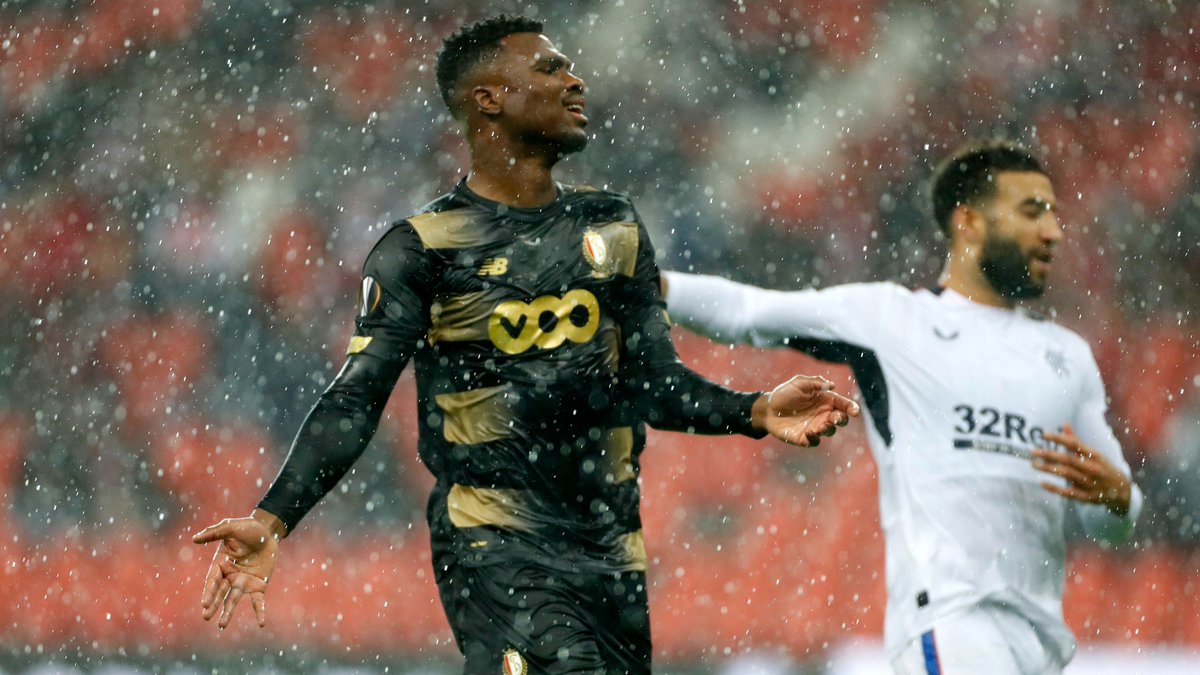 Standard_RSCL's tweet photo. 📸 | Standard de Liège 🆚 Rangers FC ⚽
#STARAN #UEL #RSCL 🔴⚪ https://t.co/ATdtXG2Qei