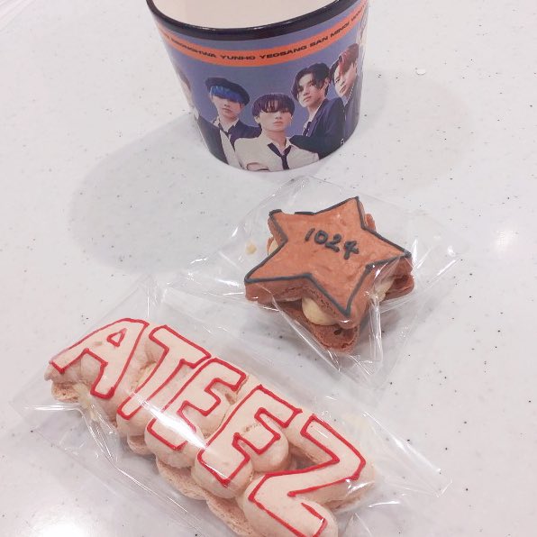 sweetdevil0710's tweet photo. 🏴‍☠️CAFE OPEN!🏴‍☠️
오늘 부터 카페가 오픈됩니다.

코로나 확산 위해 마스크를 착용하는 것을 잊지 마세요.

에이티즈의 2주년을 함께 축하하러 오세요! 🖤🖤

#Thanxx_You_ATEEZ
#2년의_에이티즈와_함께_행복했어요 https://t.co/vwqfspxHac