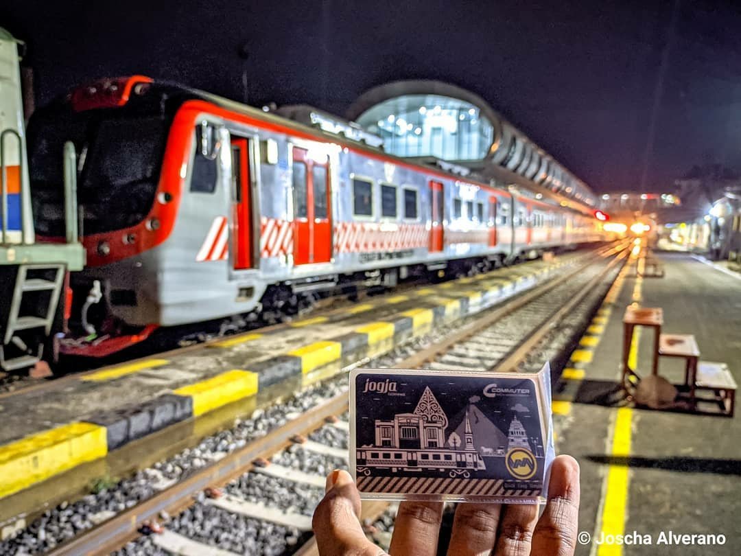 kotasolo_fp's tweet photo. Menuju Era Ramah Lingkungan

Pengiriman KFW Ke Stasiun Klaten, dan Artinya dalam waktu dekat akan ada ujicoba dari Stasiun Klaten ke Stasiun Yogyakarta

🚂 : CC 201 77 09 - KIRRANK KFW - 4 Bandul
📍 : Stasiun Solo Balapan

Reposted from @Joschahahahaha https://t.co/9F1fmZEuRl