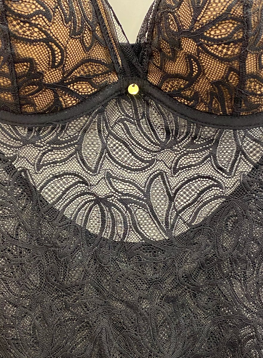 Elcorserosa's tweet photo. Es viernes y este encaje te sonríe🙂
#bodydeencaje🖤 #escoteenV🖤
#looklencero🖤 #lookseductor🖤
Vienes a descubrirlo 😉??
@Elcorserosa https://t.co/jjyy8UkQli