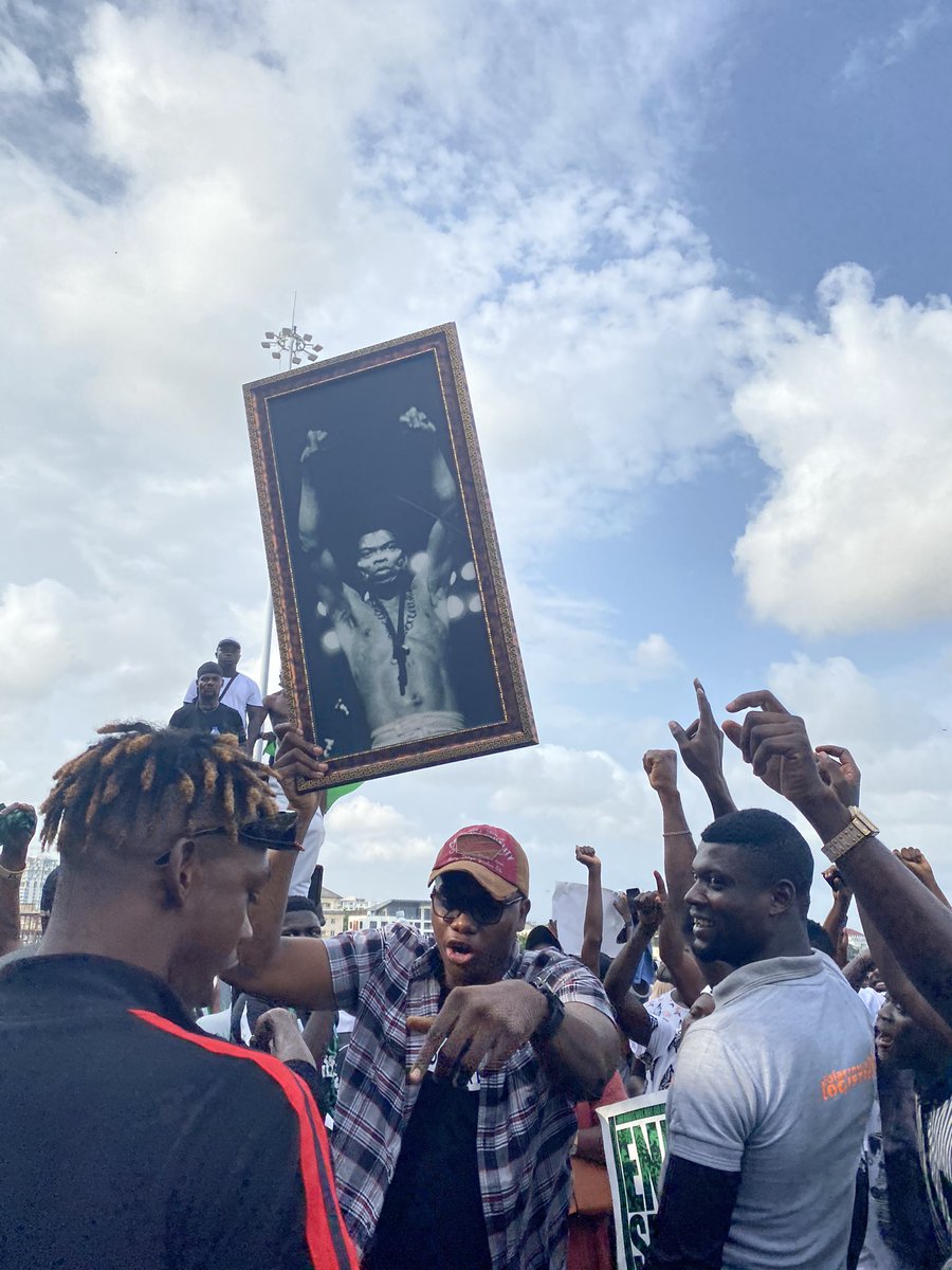 kemismallzz's tweet photo. #EndSARS https://t.co/MUWdUztvkz