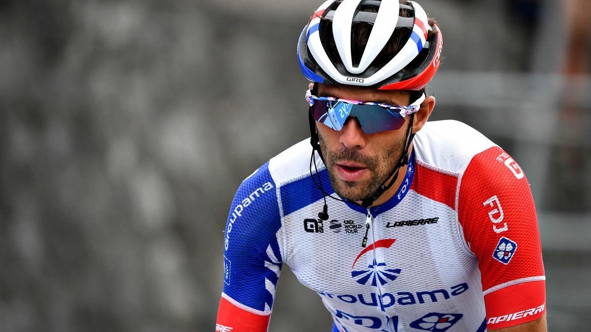 Thibaut Pinot #TDF2020'de geçirmiş olduğu kaza sonrası yaşadığı sırt ağrılarının etkisinin devam etmesi nedeniyle #LaVuelta20'nin iki etabında oldukça zorlandı ve sonunda turu bırakmak zorunda kaldı. Hem fiziksel hem de psikolojik olarak bu yükü taşıyamadı.
#LaVuelta #cycling https://t.co/5Mez93lYZE