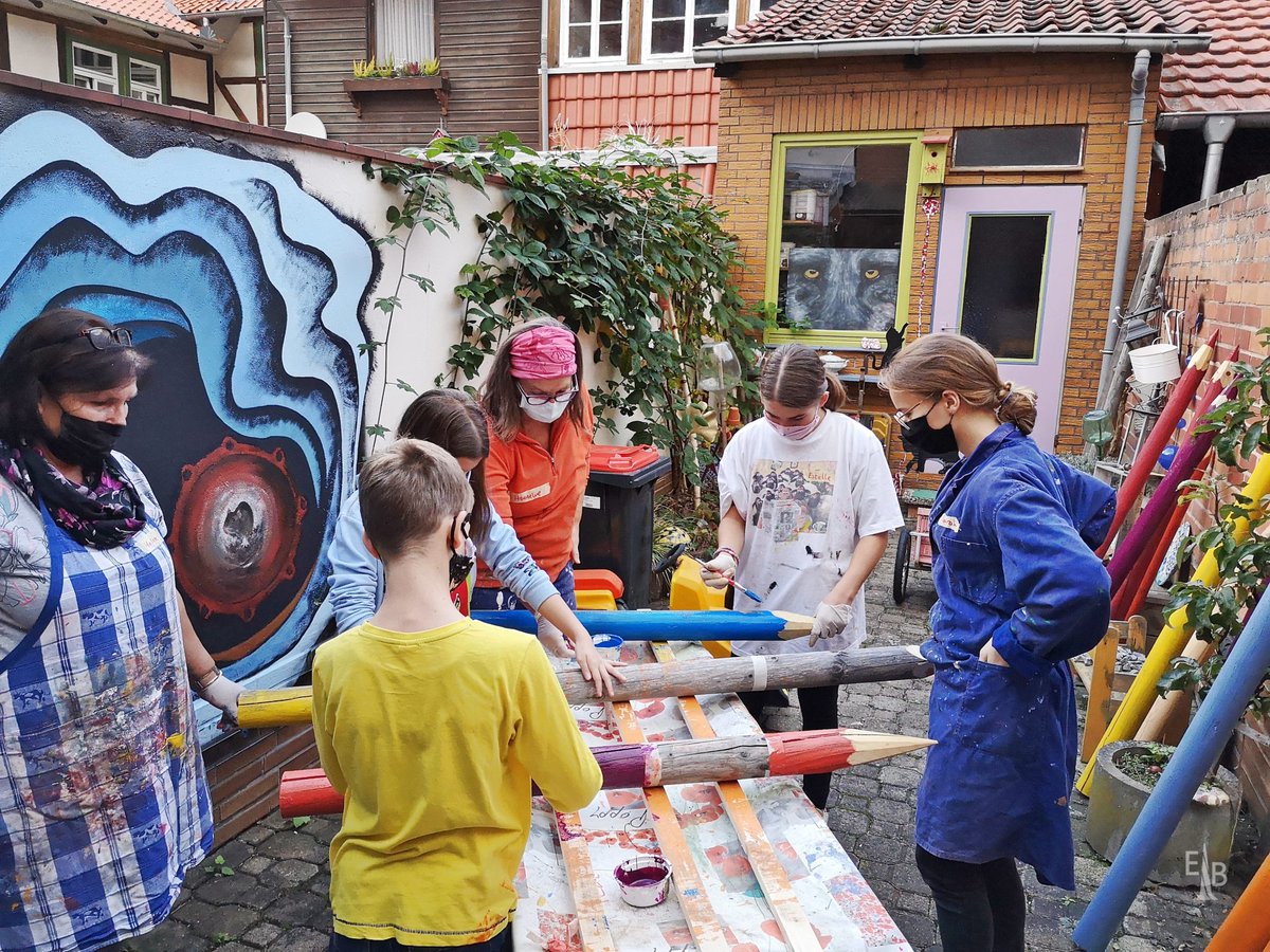 EichsfeldBlog's tweet image. #ClanysEichsfeldBlog #Duderstadt #Herbstferienprogramm #KunstBistDuderstadt
Duderstädter Herbstferienprogramm: Kunstaktion in der Künstlerkolonie West
Angebote in der Herbstferien für Kinder und Jugendliche sind zu Coronazeiten etwas anders umzusetzen a... bit.ly/3dTAb0i