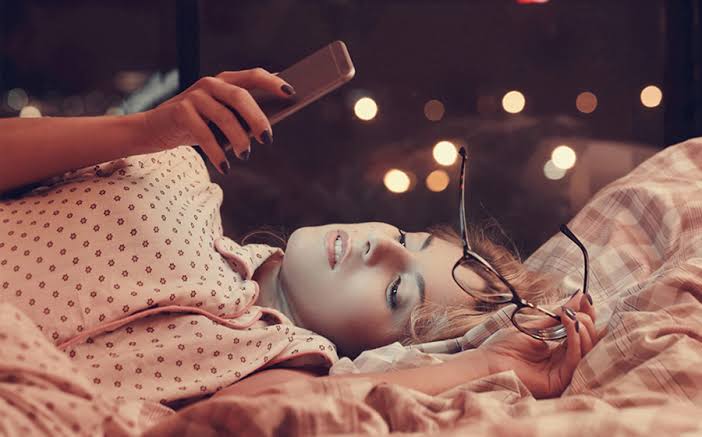 JhunuDr's tweet photo. Move it (Away From Your Bed), Dim It, Lock It & Block It. Know The Tech Tweaks & Sleep Better.
#MakeSleepAPriority
#SleepMore
https://t.co/hpRXIU7bR4 https://t.co/JfNPrAL89B