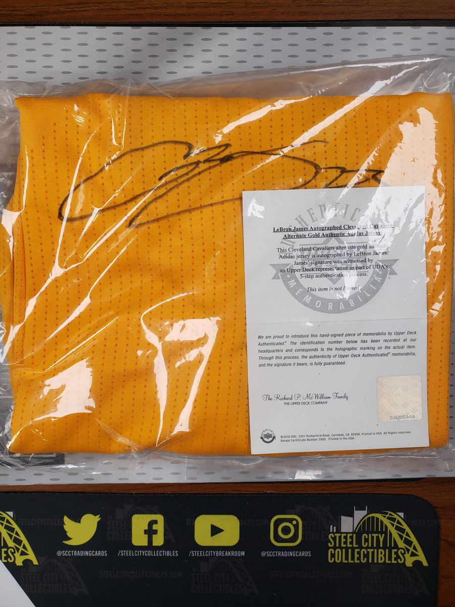 SCCTradingCards's tweet image. THE KING! @KingJames Pulled in our #SteelCityBreakRoom from @UpperDeckSports UDA Threads ! #TylerPullsFire @Lakers #ShowMeYourHits #BigHitsOnly !