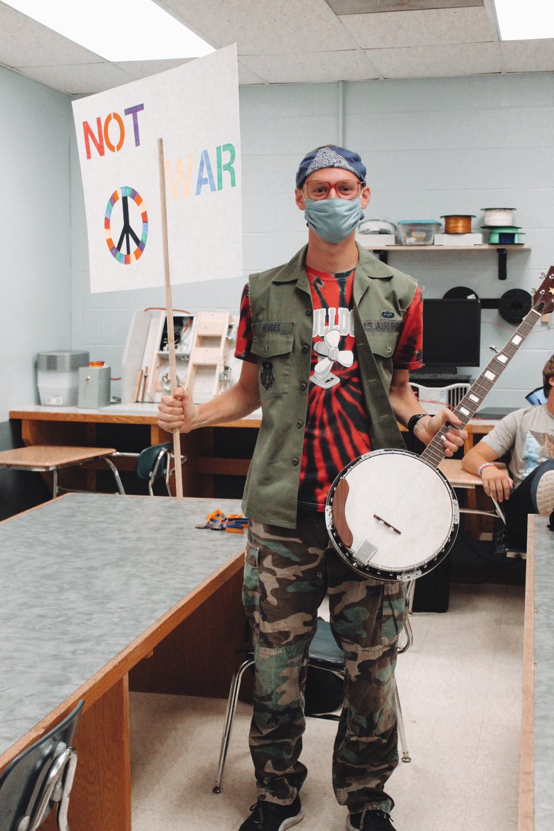 ACHSStuCoKS's tweet photo. Spirit week day 4!!! 70s theme! https://t.co/me8oZjY8cE