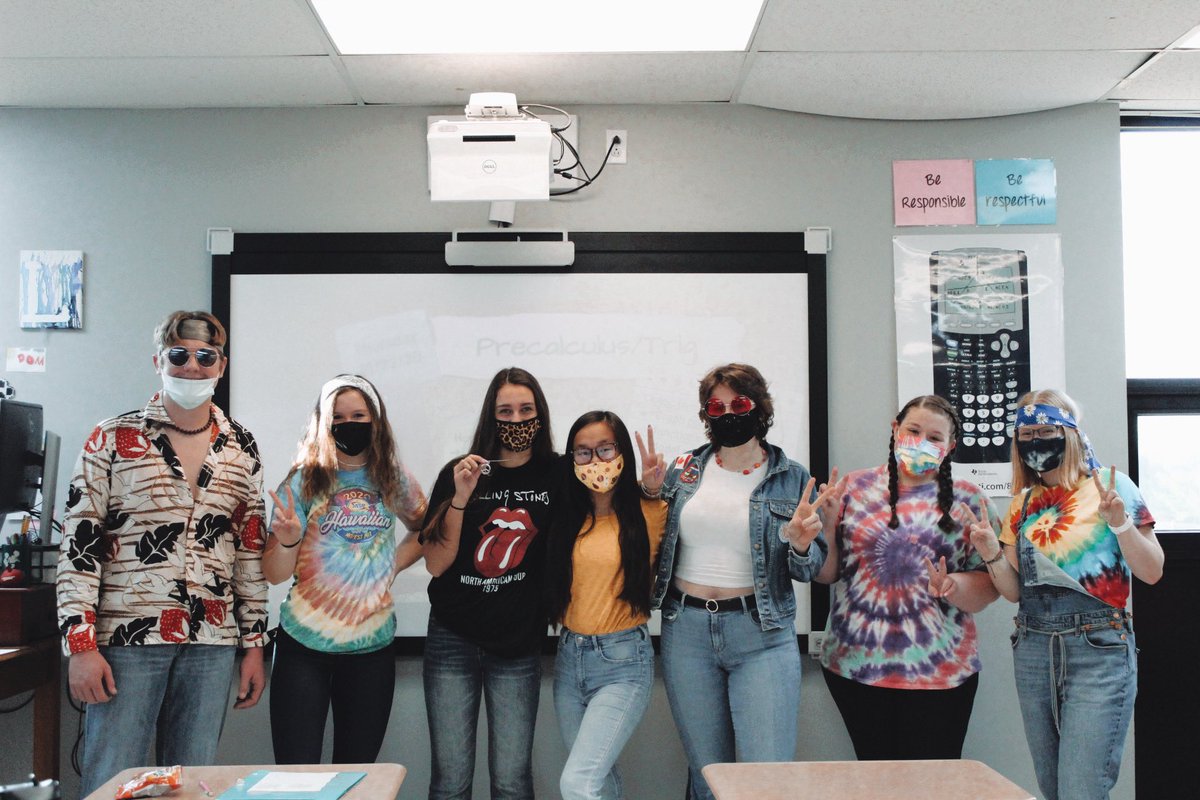ACHSStuCoKS's tweet photo. Spirit week day 4!!! 70s theme! https://t.co/me8oZjY8cE
