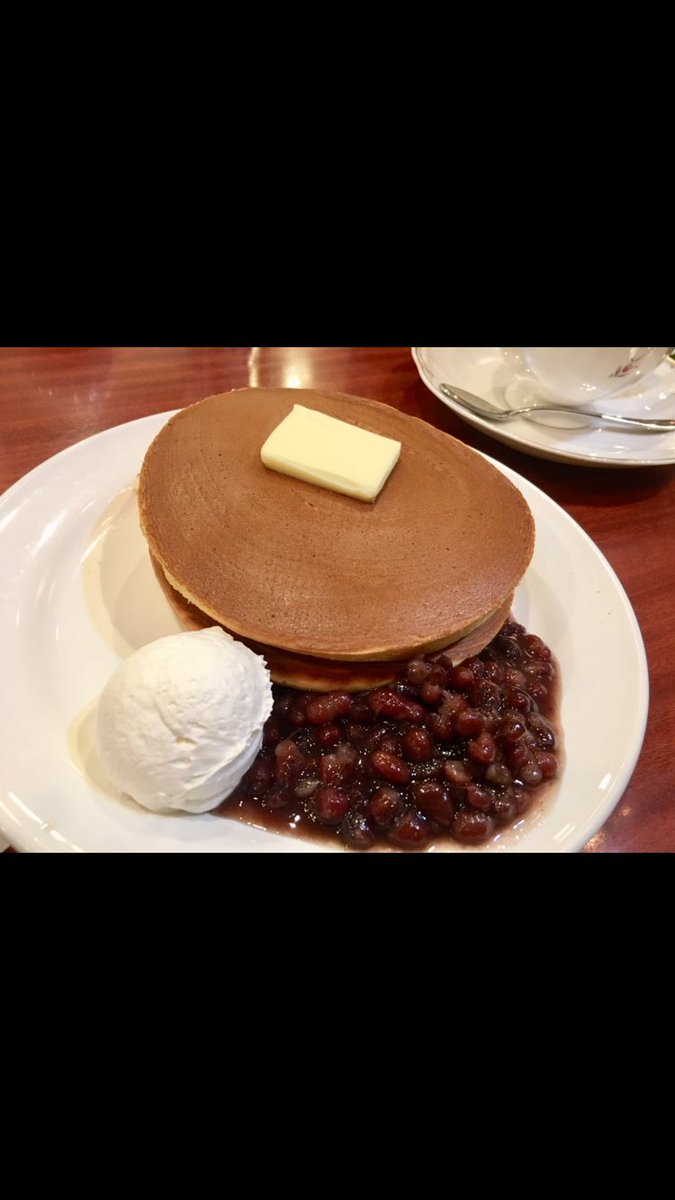 さよこ 美術イントロデューサー ホットケーキのあずき添え おしゃれなパンケーキもいいけど 昭和風もいいですね 外国に行ったことない昭和人が作ったみたいな洋風デザート ほっこりします ホットケーキ 珈琲館 新宿 東京 Tokyo