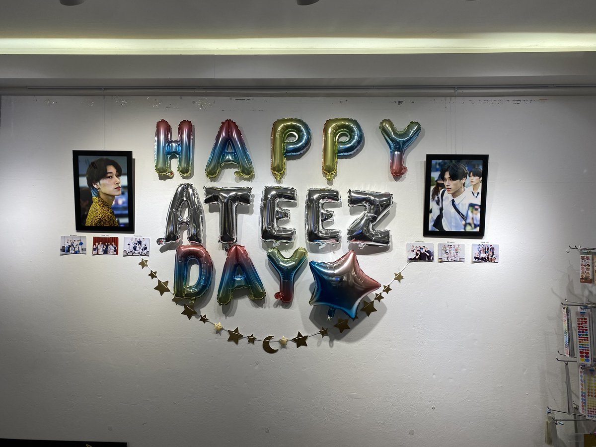 atzyh_hwasu's tweet photo. #Thanxx_You_ATEEZ 
#2년의_에이티즈와_함께_행복했어요 

@wonderland1199 

티즈 2주년 짱짱 축하해💙
혼자 가도 외롭지 않을만큼 특전이 넘나 많아요💙
선착 우영이 거울 왕작으니까 왕귀엽다💙 https://t.co/fG7vMrsVkC