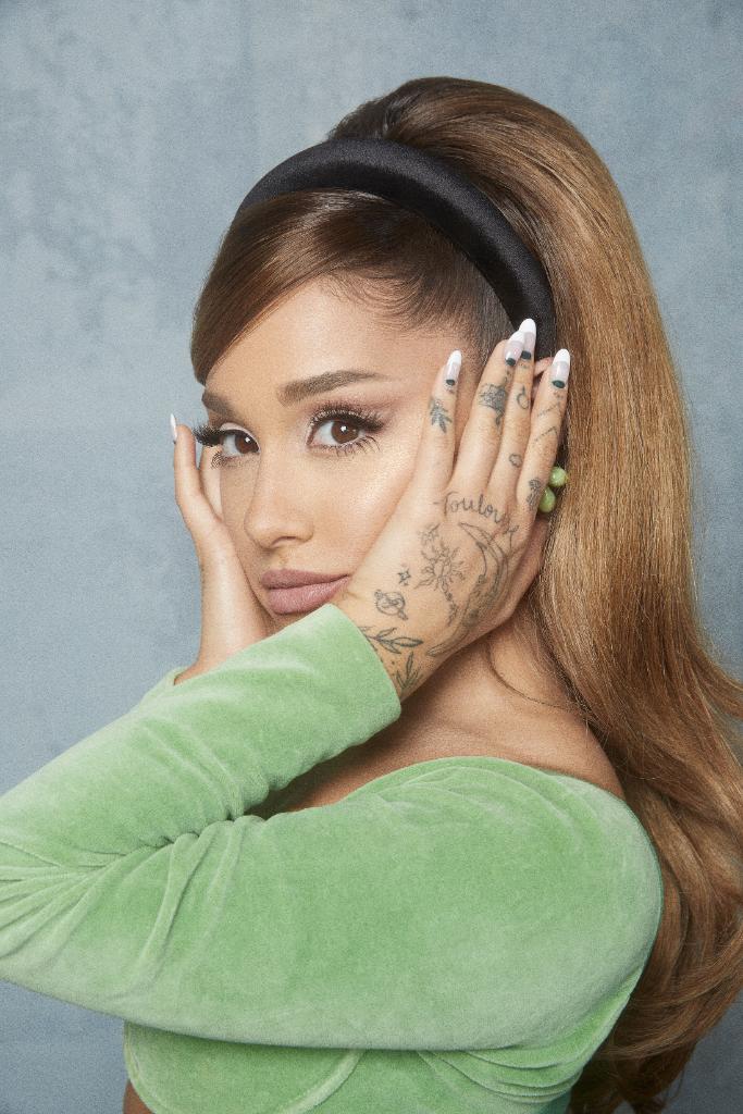 Calling all #Arianators 🚨 @ArianaGrande is back with her brand-new single #POSITIONS. Hear it now on Today's Hits: https://t.co/quUWzwD7Mb https://t.co/h8lAV1UfK6