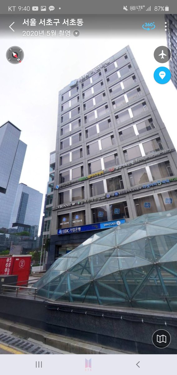 I found this by looking at the Industrial Bank of Korea building (street view screencapture on the right)