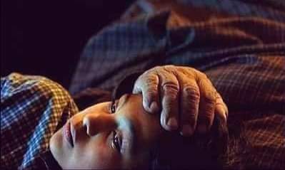 میں لاکھ ہنسوں لاکھ قہقہے لگاؤ مگر...
ماں دیکھتے ہی کہتی ہے کیا ہوا ہے تمھیں..😔