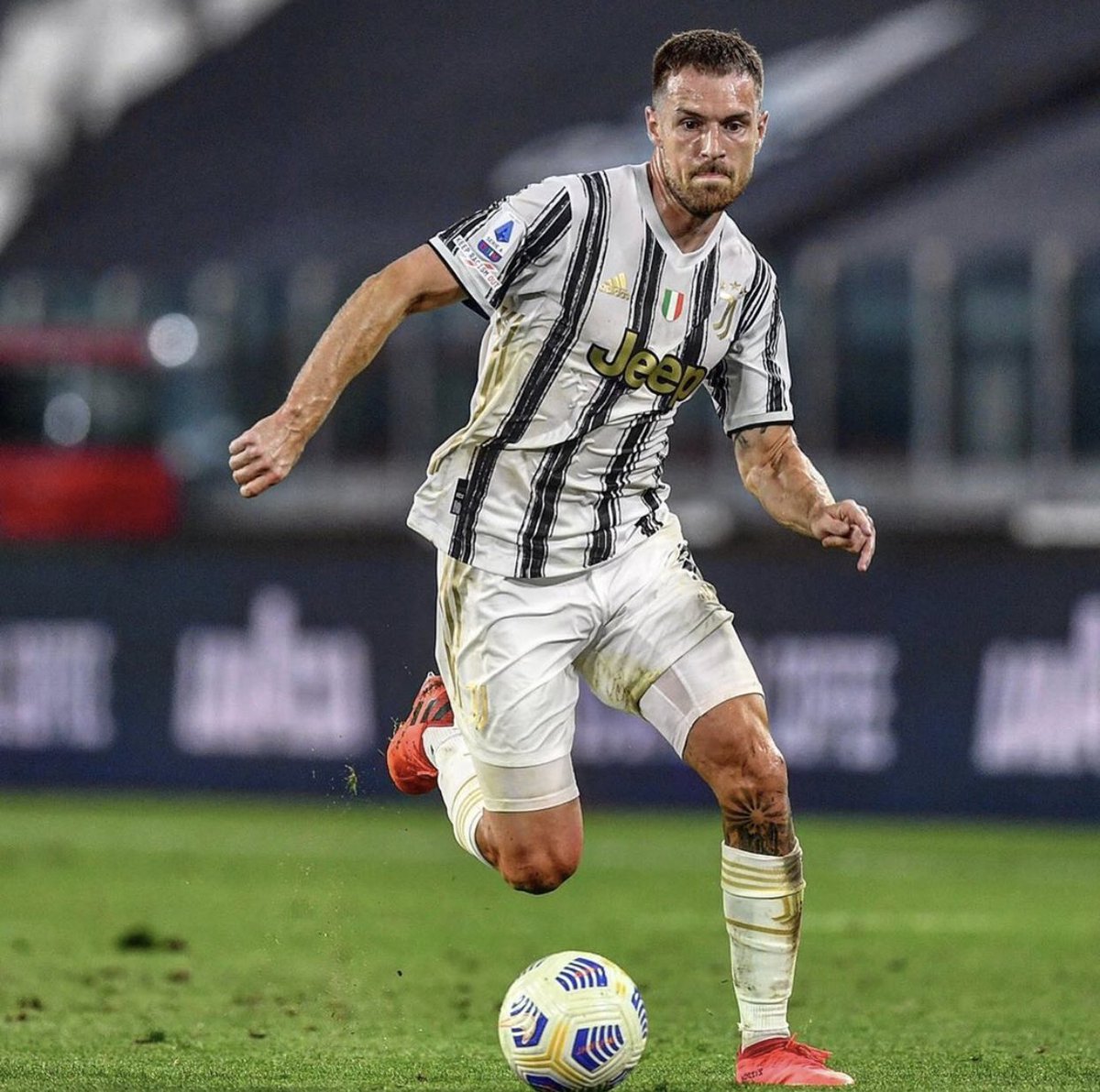 Ramsey, so far always a starter (except for Crotone due to a small injury), is becoming a point of reference of the new Juventus. Next game vs Verona, the team against which he scored his very first goal in black & white. @tuttosport https://t.co/LAiGhiOccE