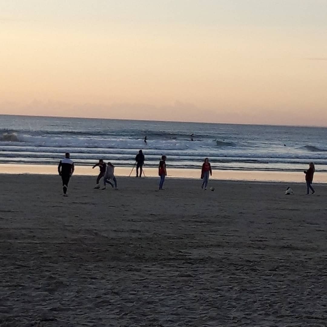 SmalltalkMag's tweet photo. Sunrise Sunset
@lefrenchtime
#PointedeLaTorche #campingdelatorche
#happy #teenagers #digifreeplay
#myfrenchtime #camping #mobilehome #France #lefrenchtime #lescastels #sitesetpaysages
#beautiful #coastline #sea #surf #walking #wavegames https://t.co/ikPRXPLUps