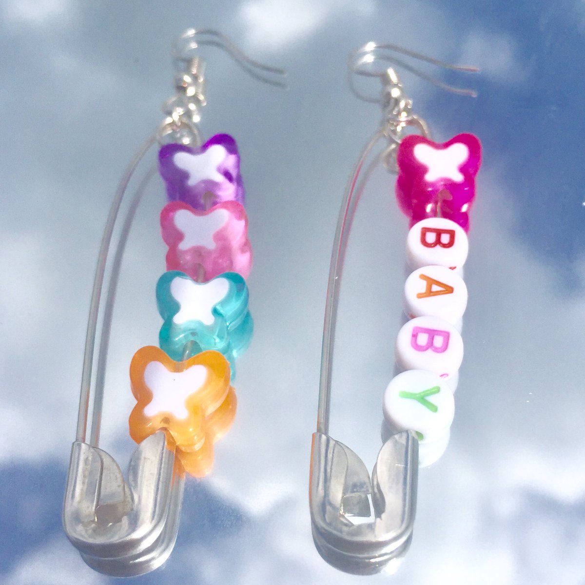 KRZCORNER's tweet photo. LETTER BEAD PIN EARRINGS

Customize your own pin earrings for only ₱ 75.00 ✨

— 3-5 Letter Beads
— Add ₱ 3.00 for extra beads
— Multiple letter beads design

DM to order! 💜 https://t.co/vWWgPwrdMB
