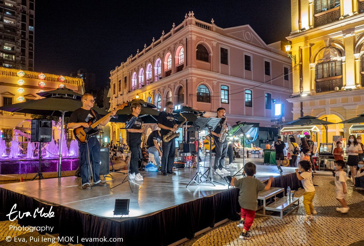 EvaMokPhotos's tweet photo. Dancing to the music 💃🕺🎷
#jazz #Macao #Macau #Senadosquare https://t.co/GKz5IIdxqM
