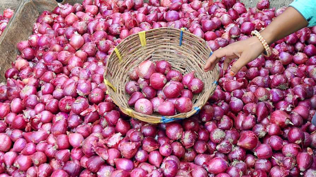 Onion Price : महानगरों में 100 रुपये के आसपास प्याज, कुछ जगह केवल 25-30 रुपये किलो
  #OnionPrice #OnionPriceinindia hamaratoday.com/desh/onion-pri…