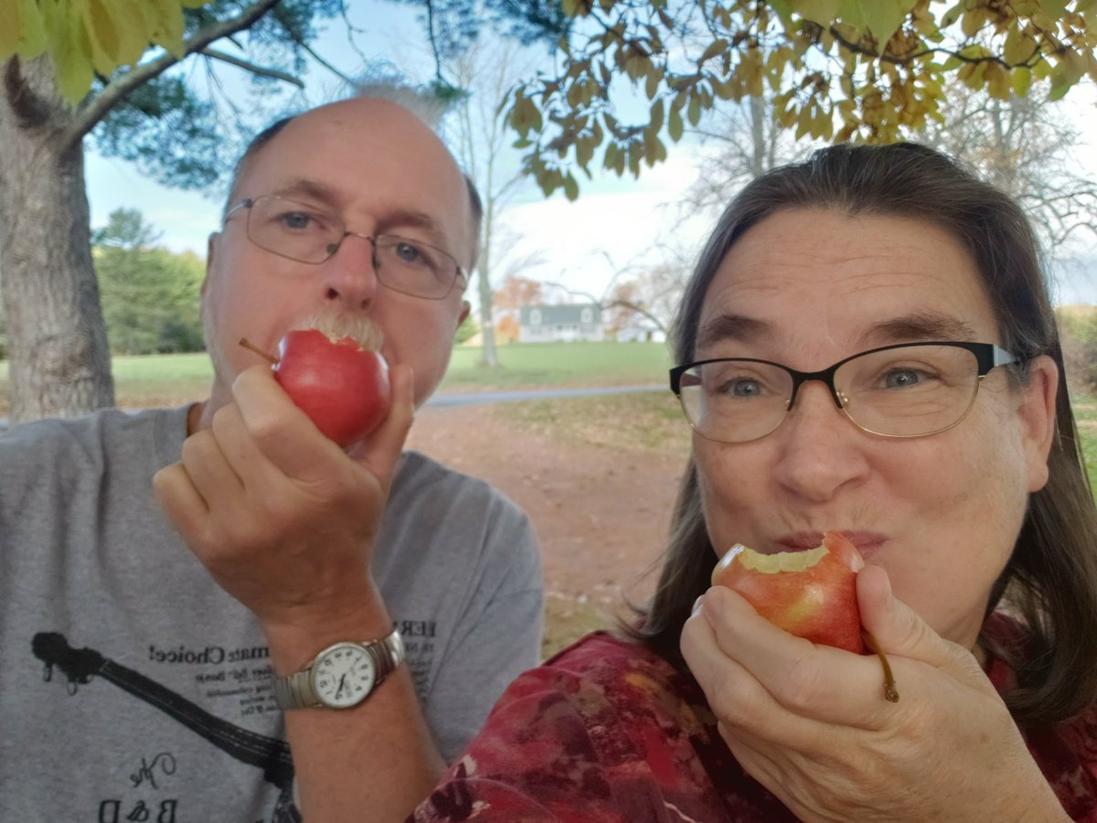 MargKKellyNYSAG's tweet photo. So fortunate to live in NY rather grows yummy,, juicy apples π
#BigAppleCrunch #HowBigIsYourBite #farmonbite https://t.co/DadD7SnhNQ