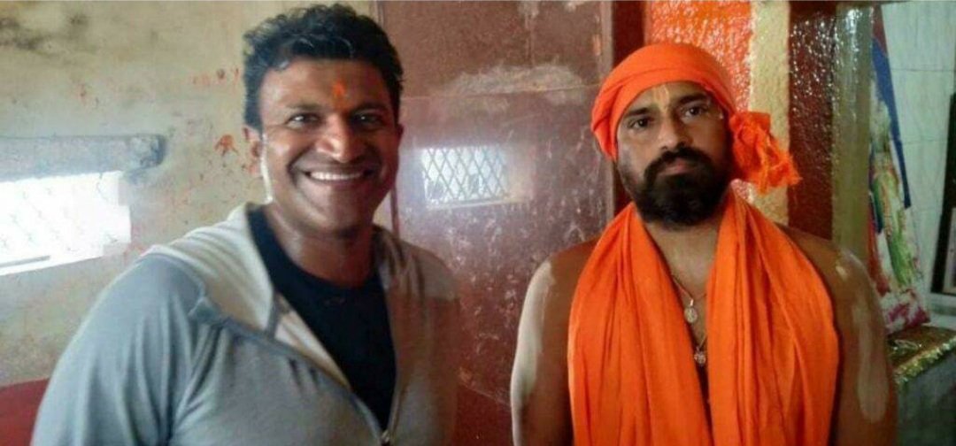 ಇಂದು ಬೆಳಿಗ್ಗೆ ಅಂಜನಾದ್ರಿ ಬೆಟ್ಟಕ್ಕೆ ಭೇಟಿ ನೀಡಿದ ಪವರ್ ಸ್ಟಾರ್ ⛳
#TheRajkumars #Appu #PowerStar #PuneethRajkumar #MrPerfect #PowerBoysMysore https://t.co/abMAdbGx93