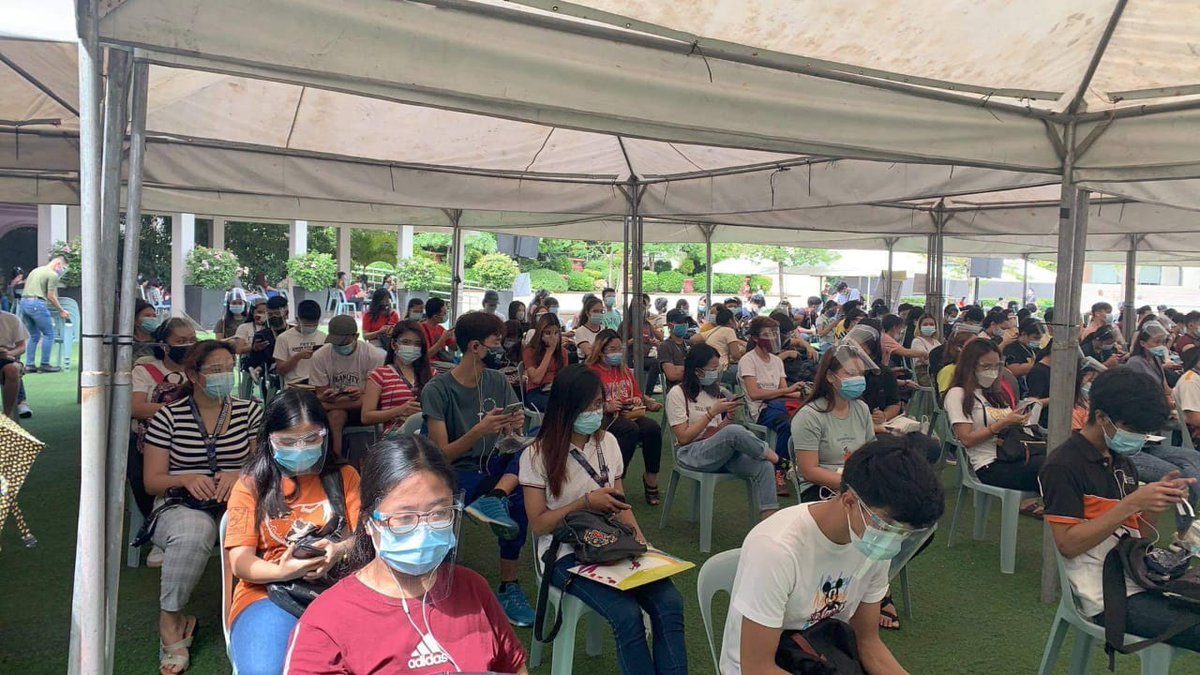 rex_gatchalian's tweet photo. Congrats! Our new batch of Dr. Pio Valenzuela Scholars...sila po yung mga incoming na 1st year college students na nag top sa qualifying exams ng Dr. Pio Scholarship Program. The new batch has close to 240 students. 

Salamat din sa atin mga taxpayers!!! https://t.co/Dy7BMSOi3J