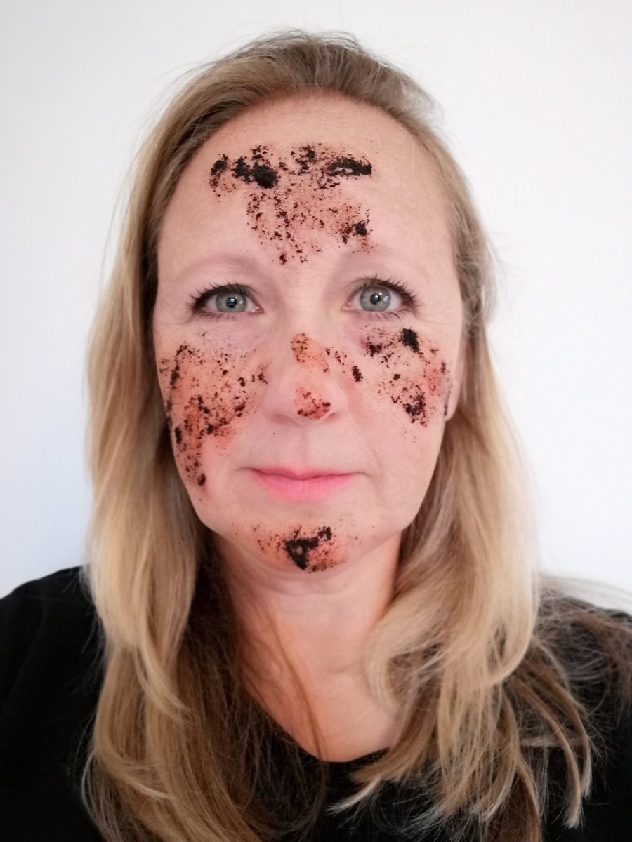 siobhanjPEOPLE's tweet photo. Apparently it's National Coffee Week? And it's Friday βπ
#Scrub4Good
@GroundsGood
#WarOnHomelessness
#SocEnt repurposed grounds π all profits to
@TheWallich ππππ https://t.co/thauhuPrIq