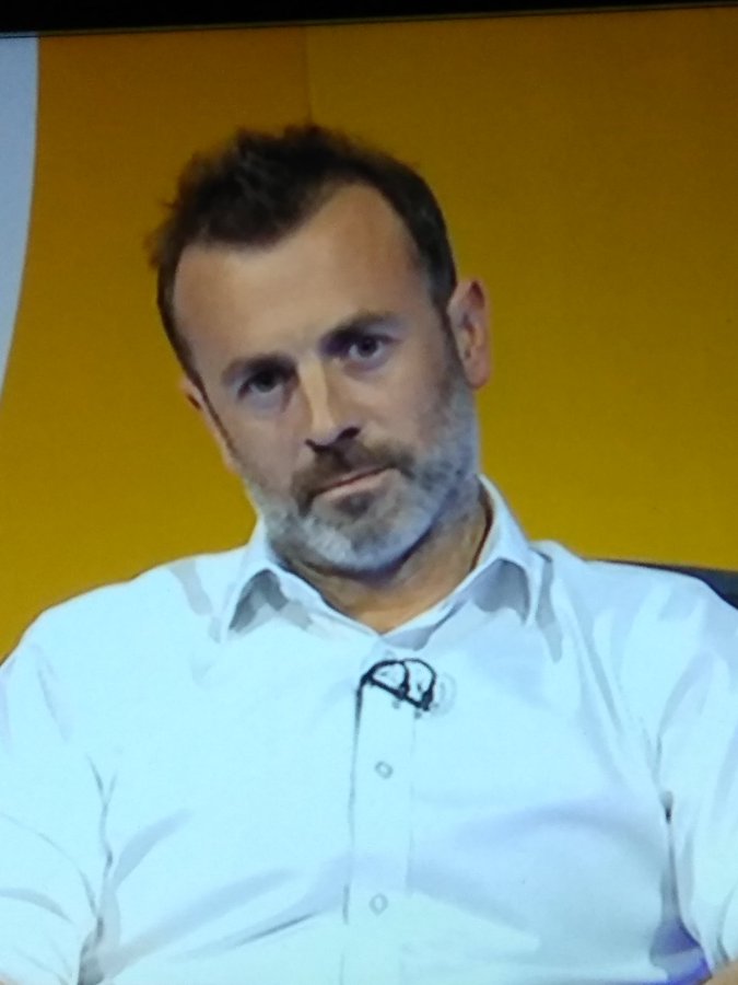 tozdee57's tweet photo. #StephenFitzpatrick says that #Brexit "isn't even in the top 10 of things he's concerned about'! Apart from #ClimateChange and #Covid_19, I'd be really interested in knowing what the other 8 are! #bbcqt https://t.co/kSNgWnZOZJ