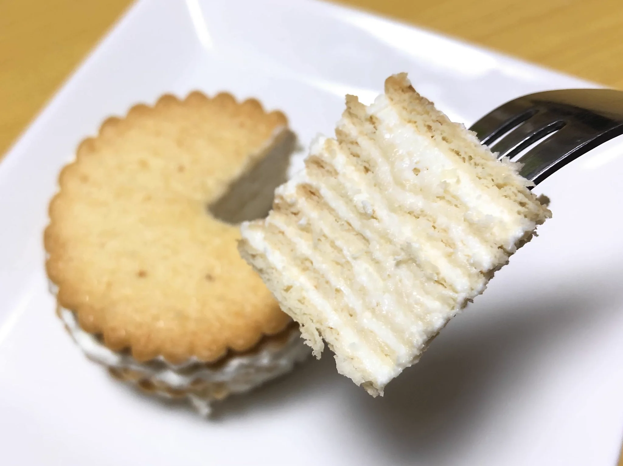 「ヨーグルト」+「東ハトハーベスト」＝「クリームチーズ風味ミルフィーユ」になる