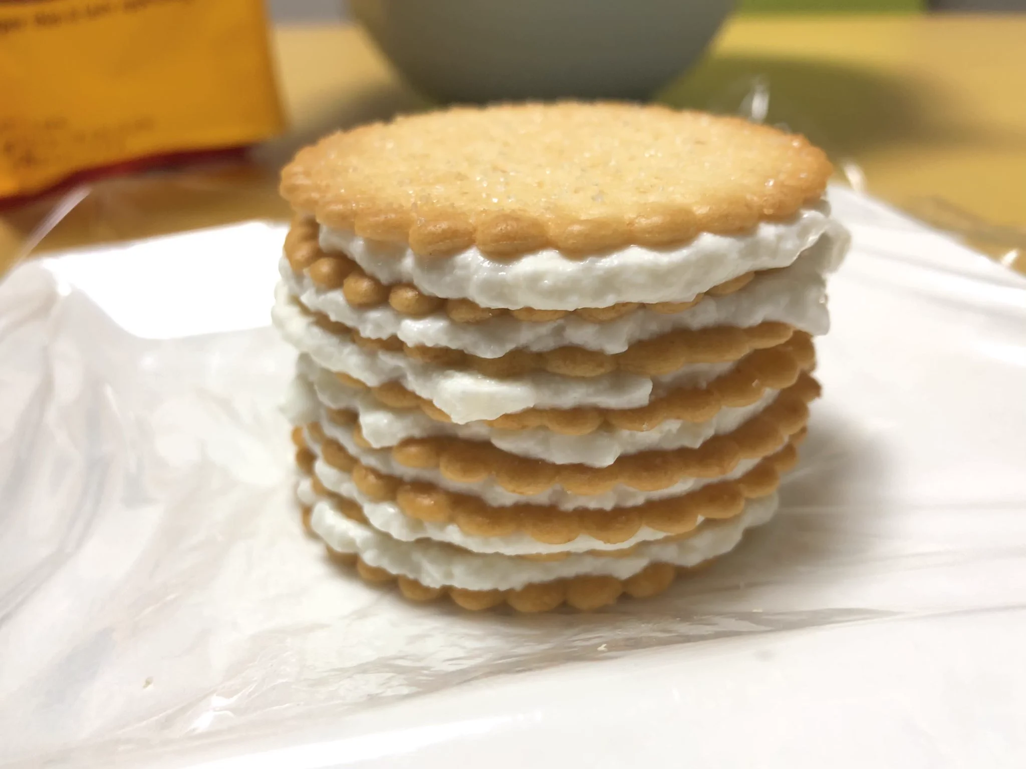 「ヨーグルト」+「東ハトハーベスト」＝「クリームチーズ風味ミルフィーユ」になる