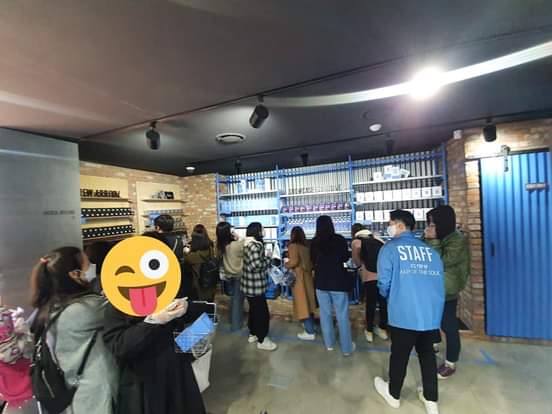 ---THIS IS THE BTS POP UP STORE AT SEOUL RIGHT NOWA thread:♡---