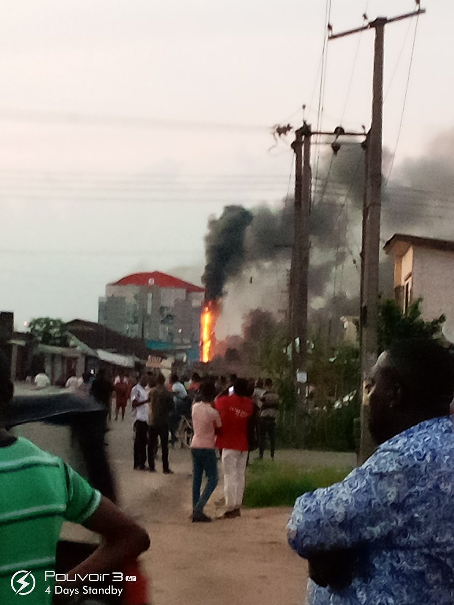 SomvikV's tweet photo. Uyo 
Akwa Ibom state.
Anchor insurance company on fire.
God please safe us🙏🙏 https://t.co/YlNs2aRNfG