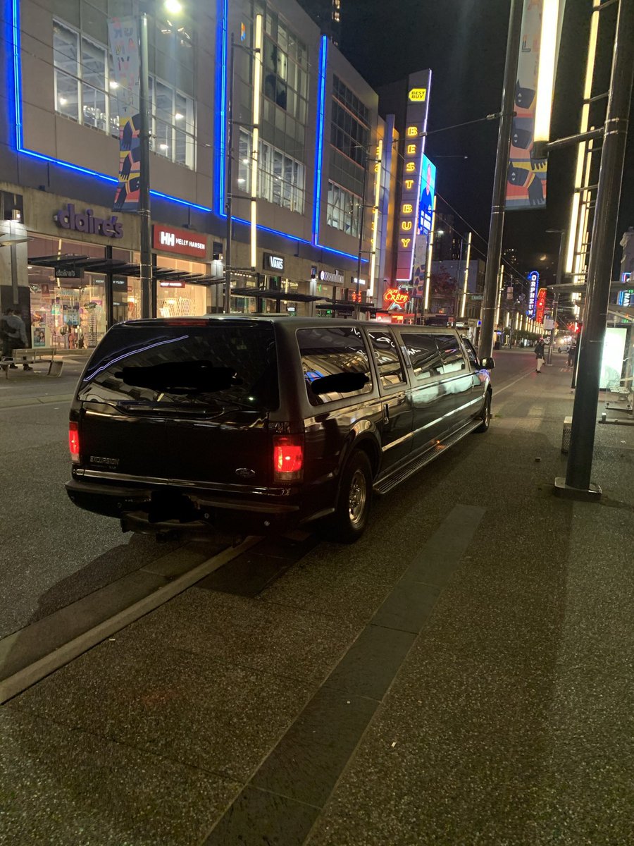 baldguy1363's tweet image. Limo stopped for illegal turn. Safety inspection conducted, no pre-trip inspection, inadequate emergency brake, no access to seatbelts, 9 minor pass, no waivers, no chaperone. $570 in fines tonight more administrative fines to come! @VancouverPD