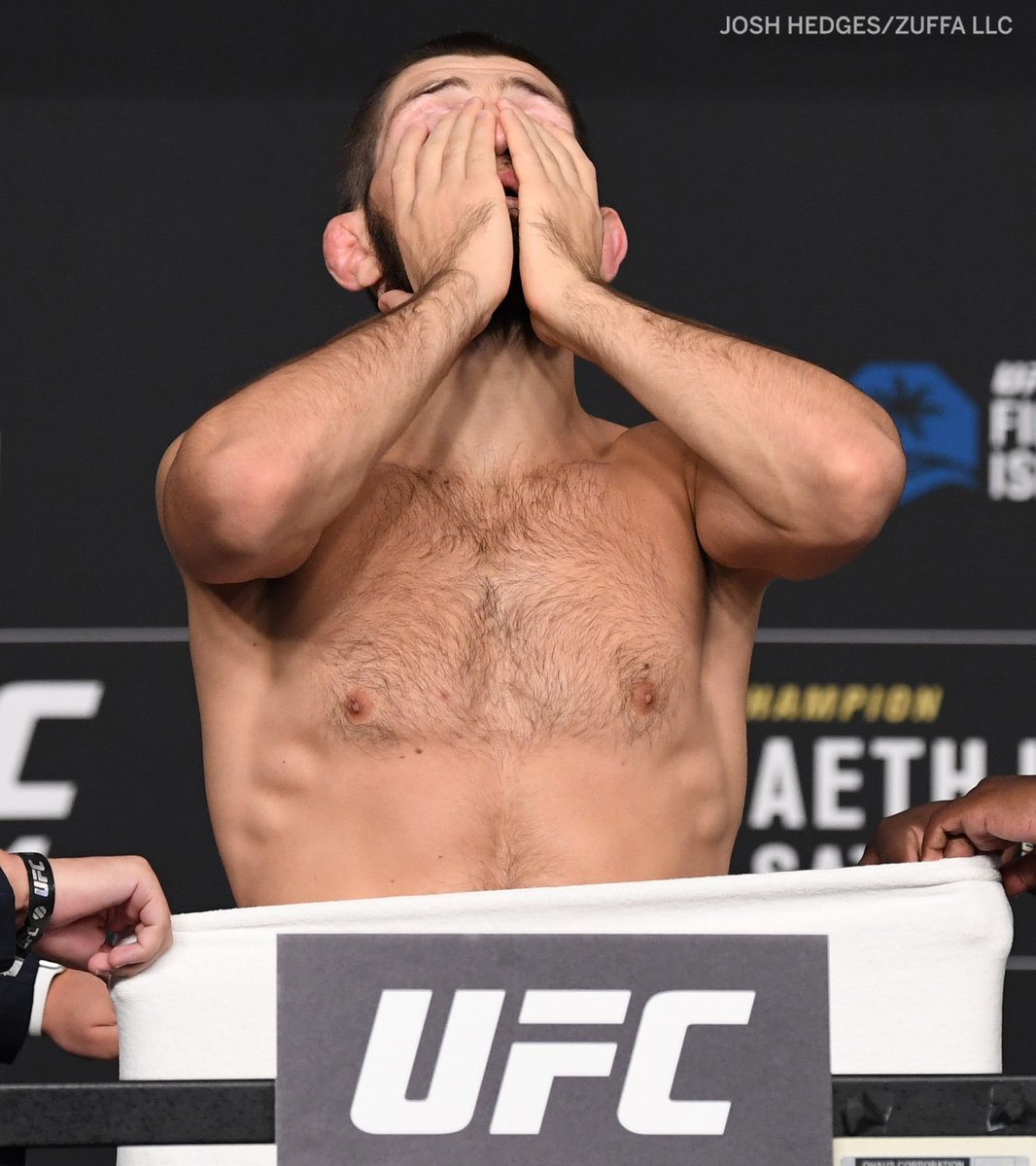 With the weight cut now behind him, Khabib Nurmagomedov will defend his lightweight throne Saturday at #UFC254 https://t.co/W11QEj4c0u