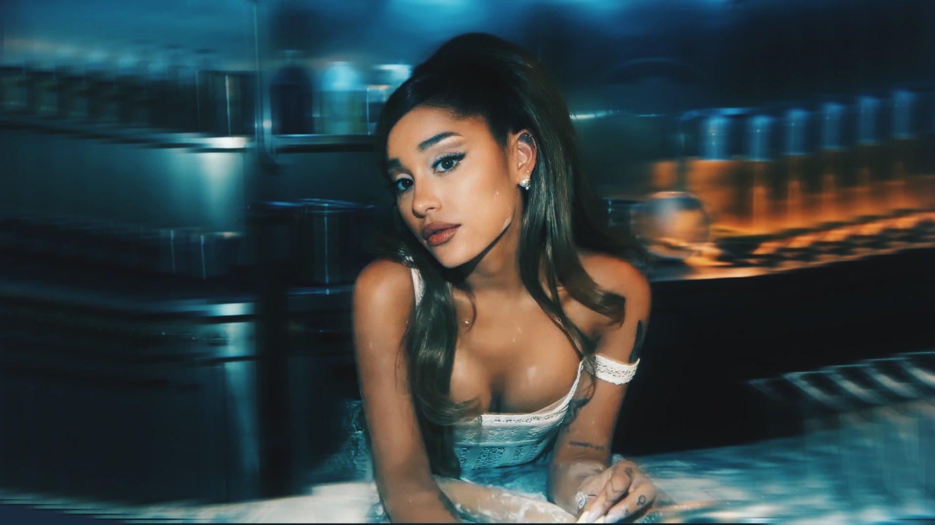 Lockscreens Ariana Grande Laptop Wallpaper Rt Fav If You Saved Like It Save Them From My Tweet Below Requested By Voguxbutera Positions Arianagrande T T Co Yqlpijk1in Twitter