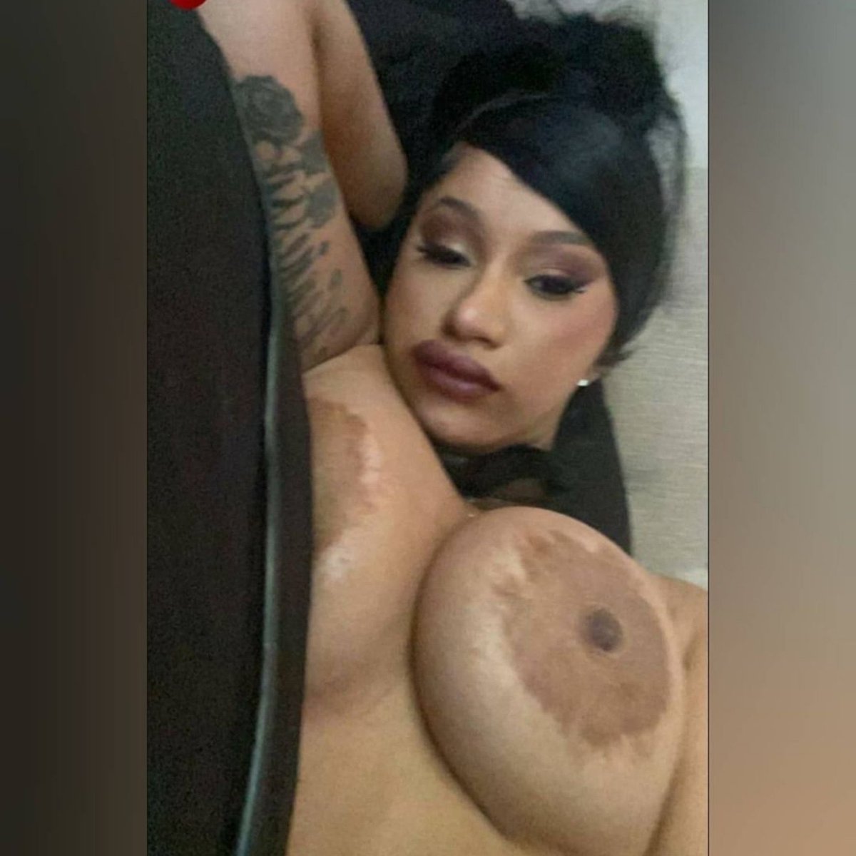 twerkingzone Twitterissä: "Nice nipple #CardiB #nipplay #nip