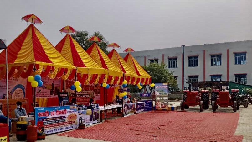 #MAK लुब्रिकंट्स की ओर से एक किसान मेले का आयोजन, इलाहाबाद ज़िला के थरवई गाँव स्थित पेट्रोल पम्प मेसर्स प्रभु सर्विस स्टेशन पर किया गया, जिसमें किसानों के लिए सभी आवश्यकताओं और आधुनिक समाधानों की जानकार्रियों को भी प्रस्तुत किया गया। #SaathMAKkaBharosaBharatKa https://t.co/ezJ7aiqPSX