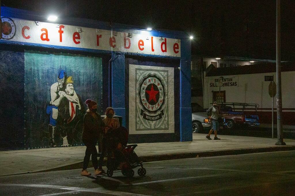rafa_LAphotos's tweet photo. October 22, 2020 - Headlock 
-
-
-
#headlock  #fucktrump #wabash #boyleheights #mural
#california #rafa2020 #rafa365 #canon5dmarkiii #canon28-300 #widelens #digitalphotography #pandemic 
#lightroom  #wearamask #socialdistance
#vote https://t.co/LkyGbq0zfa https://t.co/IiBIcDGQ1q