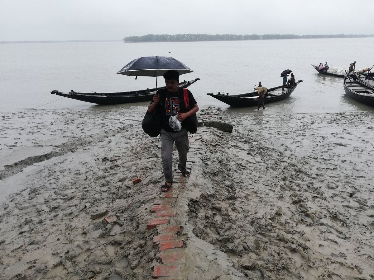On the way to Banyatala, a remote village on the #westcoast of #Bangladesh. #CycloneAmphan has devastated this village. https://t.co/mLbJW7DDJk