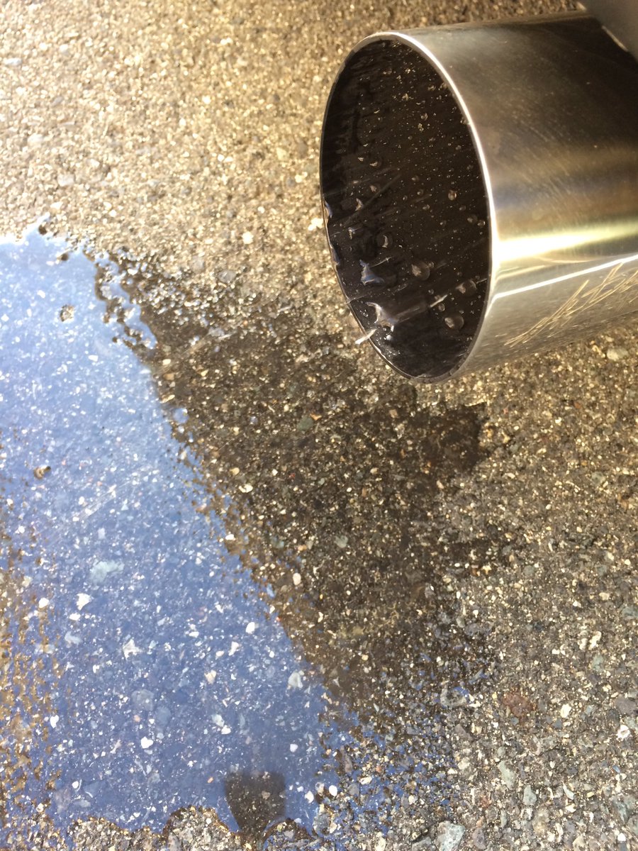 のづる みわ マフラーから大量の水が 昨日の雨か やってしまった T Co Cafzjnciuu Twitter
