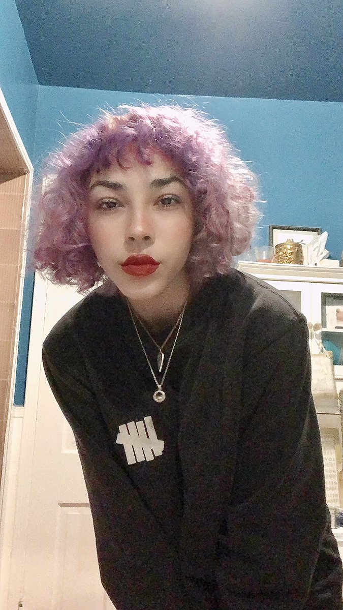 AmrielArt's tweet photo. Feeling conceited with my new hair cut/colour 🥺👉🏼👈🏼💜 https://t.co/z0DU6xtoZq
