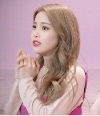 10. Solar said she can’t do aegyo but she’s actually pro at it. Favourite one is “angggggg~” (did you hear that too?) Her aegyo performance as a mermaid on SNL refreshed the records and that ep became the one with highest viewing rates IN HISTORY