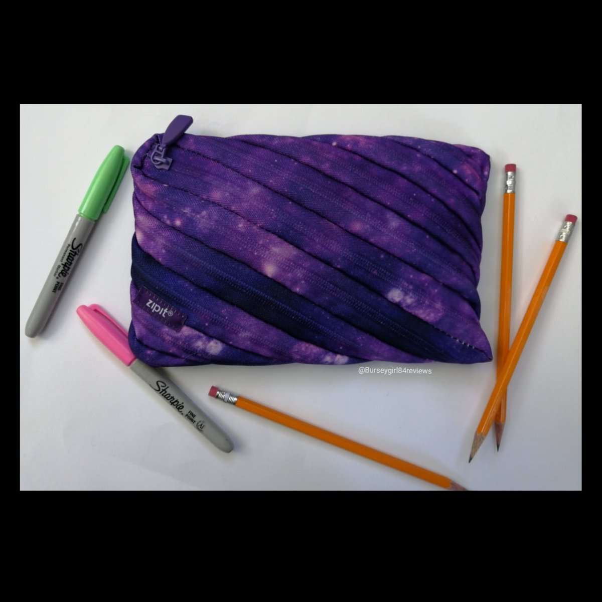 burseygirl84's tweet photo. Another pretty pencil case by @ZIPITstore that we love! So pretty, great quality and affordable! Would also make a perfect gift! https://t.co/NnxppQNMoT
#just_zipit #school #schoolessentials #pencilcase #Burseygirl84reviews https://t.co/HzILjpoafC