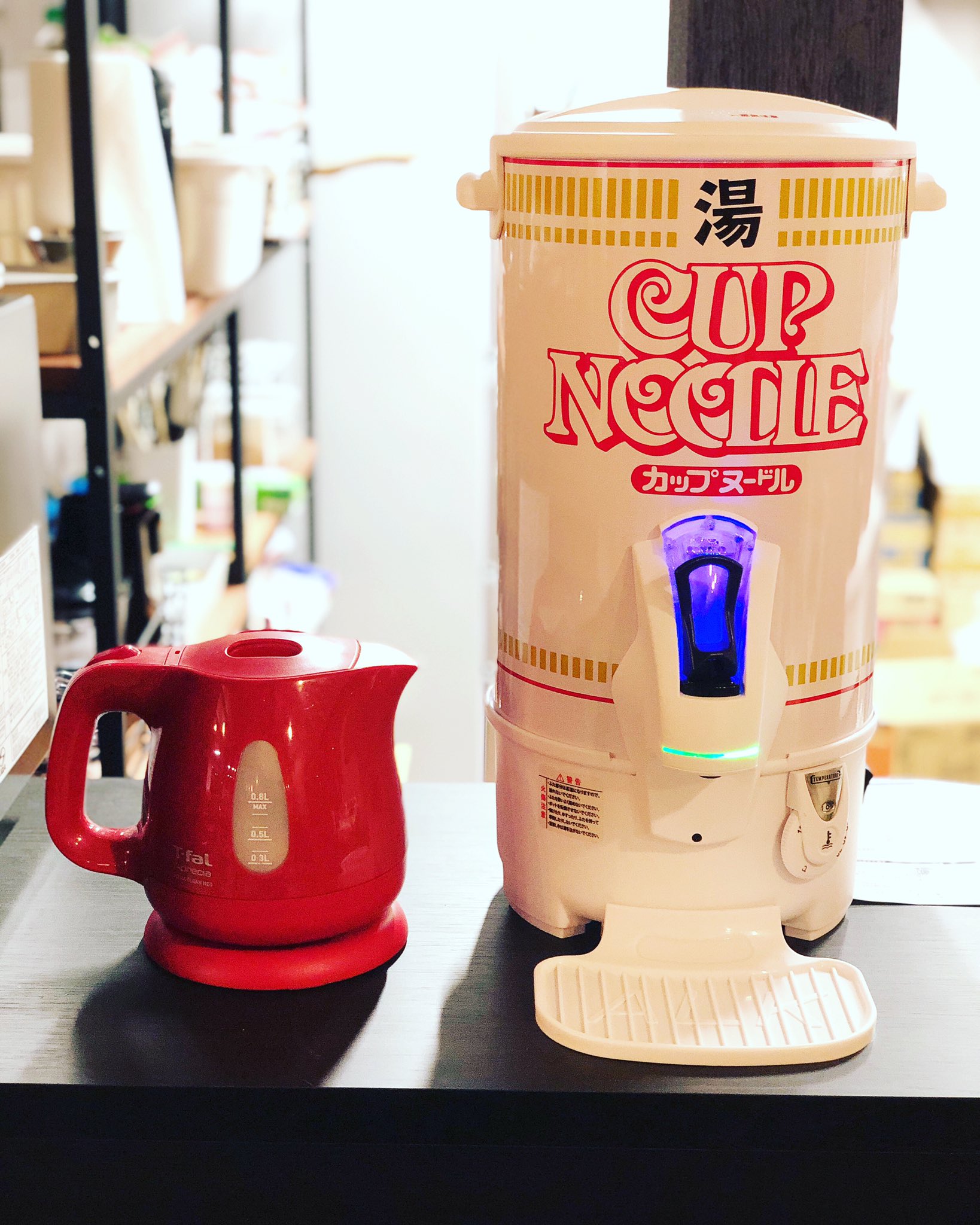 日清　カップヌードル　給湯くん　非売品 日清 カップヌードル給湯くん 非売品 湯沸かしポット - メルカリ