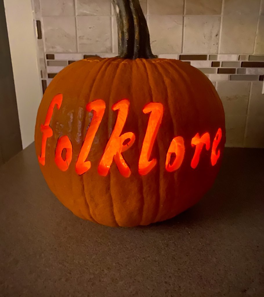 taybeautifulll's tweet image. Carved some pumpkins to get in the spooky season spirit! 🎃💛Retweet to vote for #folklore as #TheAlbum at the #PCAs! 🎃💛
@taylornation13 @taylorswift13