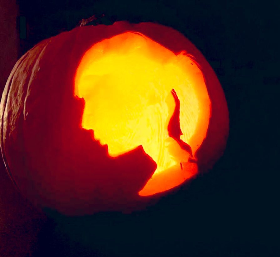 taybeautifulll's tweet image. Carved some pumpkins to get in the spooky season spirit! 🎃💛Retweet to vote for #folklore as #TheAlbum at the #PCAs! 🎃💛
@taylornation13 @taylorswift13