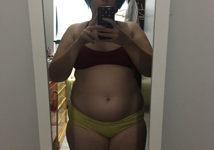 stupidfatbxtch's tweet photo. tw meu primeiro bc (sei que tô em outro espelho e outro ângulo, foi o que deu) enfim, sei que tô uma baleia ainda, mas vcs tão conseguindo ver diferença? sejam sinceres pfv :((((
.
.
.
.
.
.
.
.
.
29 de maio // 16 de outubro https://t.co/YR4KDQQsQq