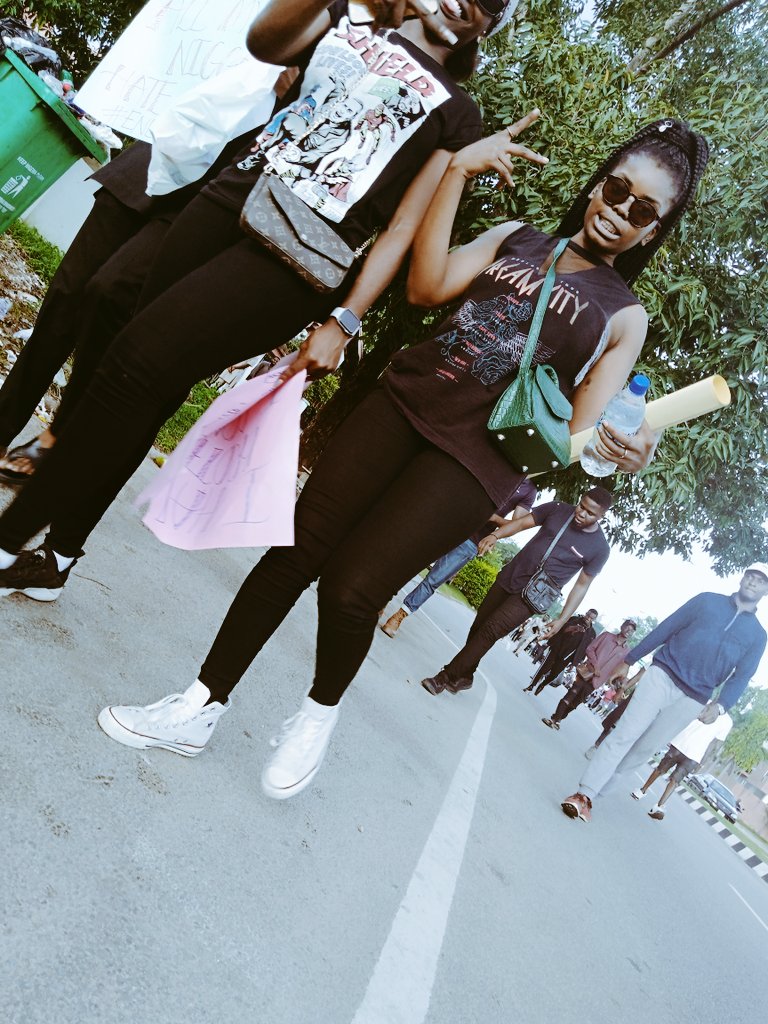 Frame 2: My pretty  @_simplytiti_ took me over 2hrs to find her today Our queens and heroine   #EndSARS    #EndSWAT  #AbujaProtest  #AbujaTwitterCommunity