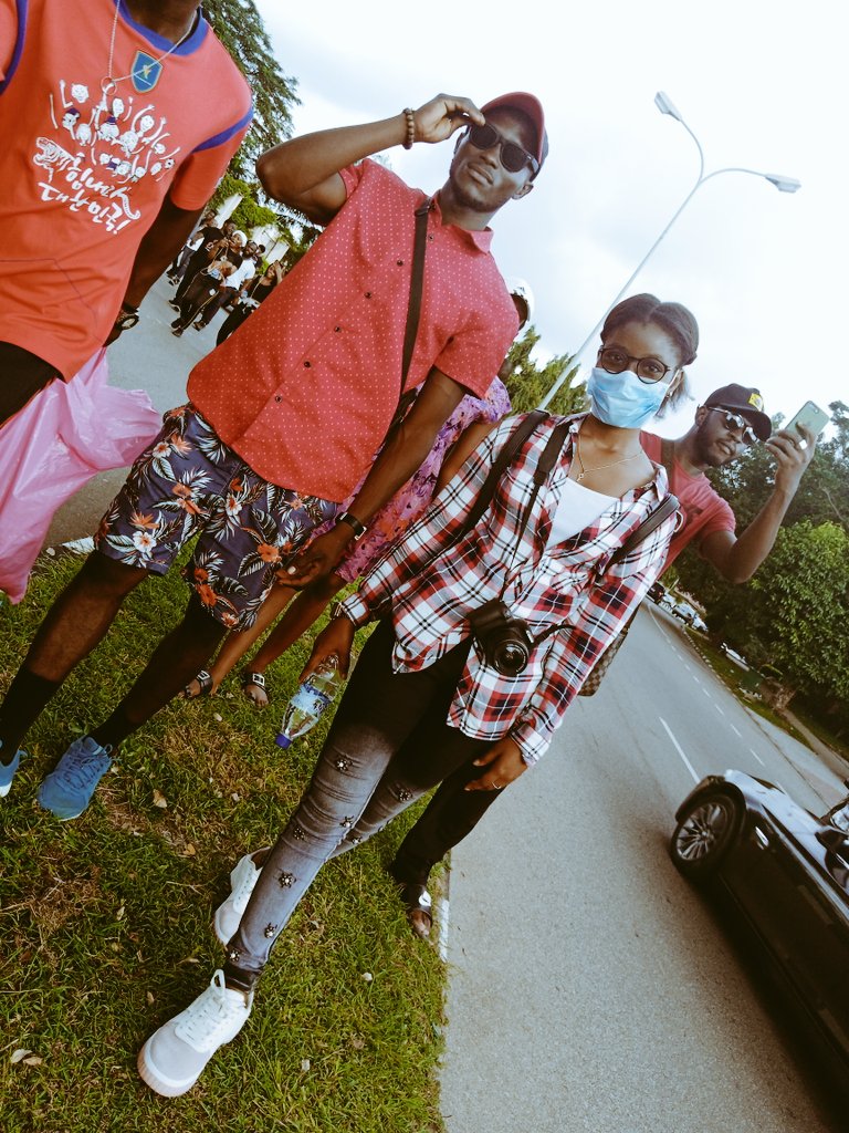 Frame 2: My pretty  @_simplytiti_ took me over 2hrs to find her today Our queens and heroine   #EndSARS    #EndSWAT  #AbujaProtest  #AbujaTwitterCommunity