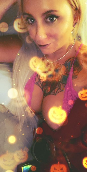 Definitely feeling the Halloween vibes.... now to feel your dick thrusting inside me https://t.co/BG<a href="/tag/aeaf"class="tags"><span>#aeaf</span></a>